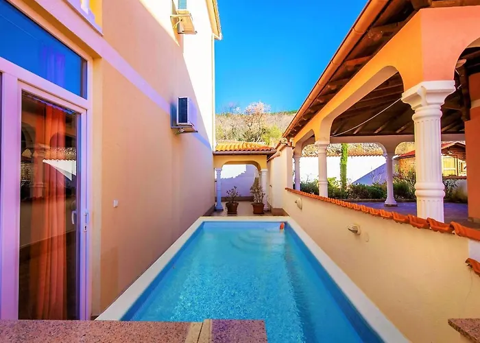 아파트 In Near The Sea